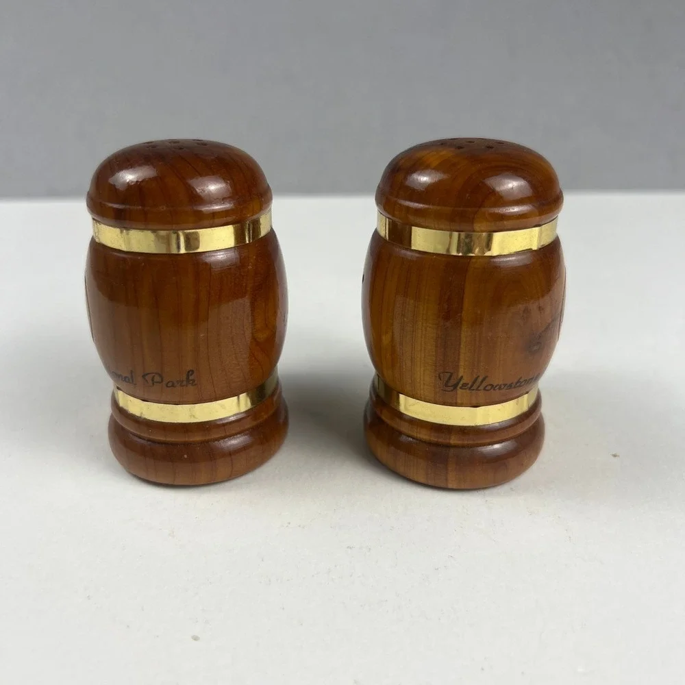 Vintage Yellowstone National Park Salt Pepper Shaker Set Wood Mug Souvenir Brown